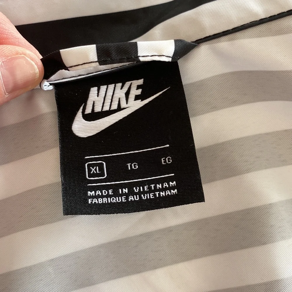 ❤️ NIKE - Ladies Windbreaker ❤️ - Picture 10 of 14